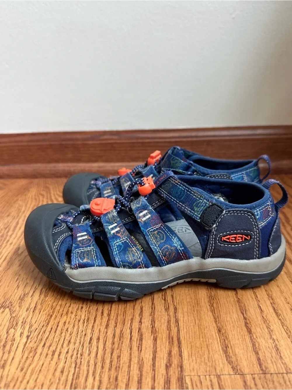 KEEN Newport Sandals Boys Size 2 Smokey the Bear